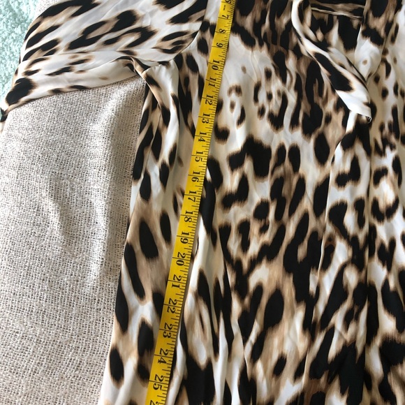 Worthington Womens Top Size: XL Animal Print Long Tab Sleeves it’s like new - Picture 10 of 12